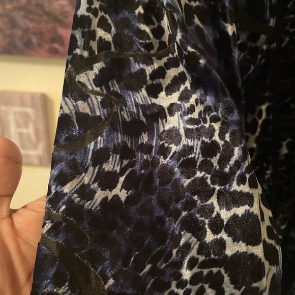 Dressbarn Plus Size Womens blue/black/sheer top size 1X pre-owned - Picture 2 of 13